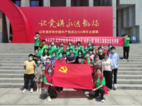 为什么女生说放假要回家去，男生就要她查天气预报，说想请几天假去她家乡那边玩？游戏画面